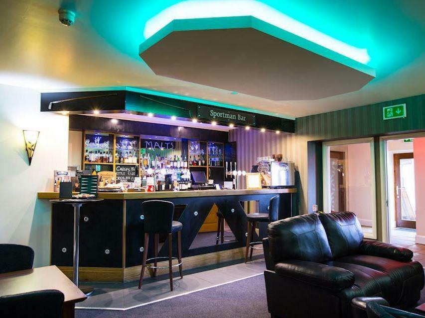 Oak Royal Hotel, Golf And Country Club チョーリー エクステリア 写真